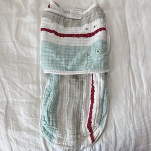 ✨ aden + anais Red, White & Blue Baby Swaddle — 0–3 Months EUC ✨